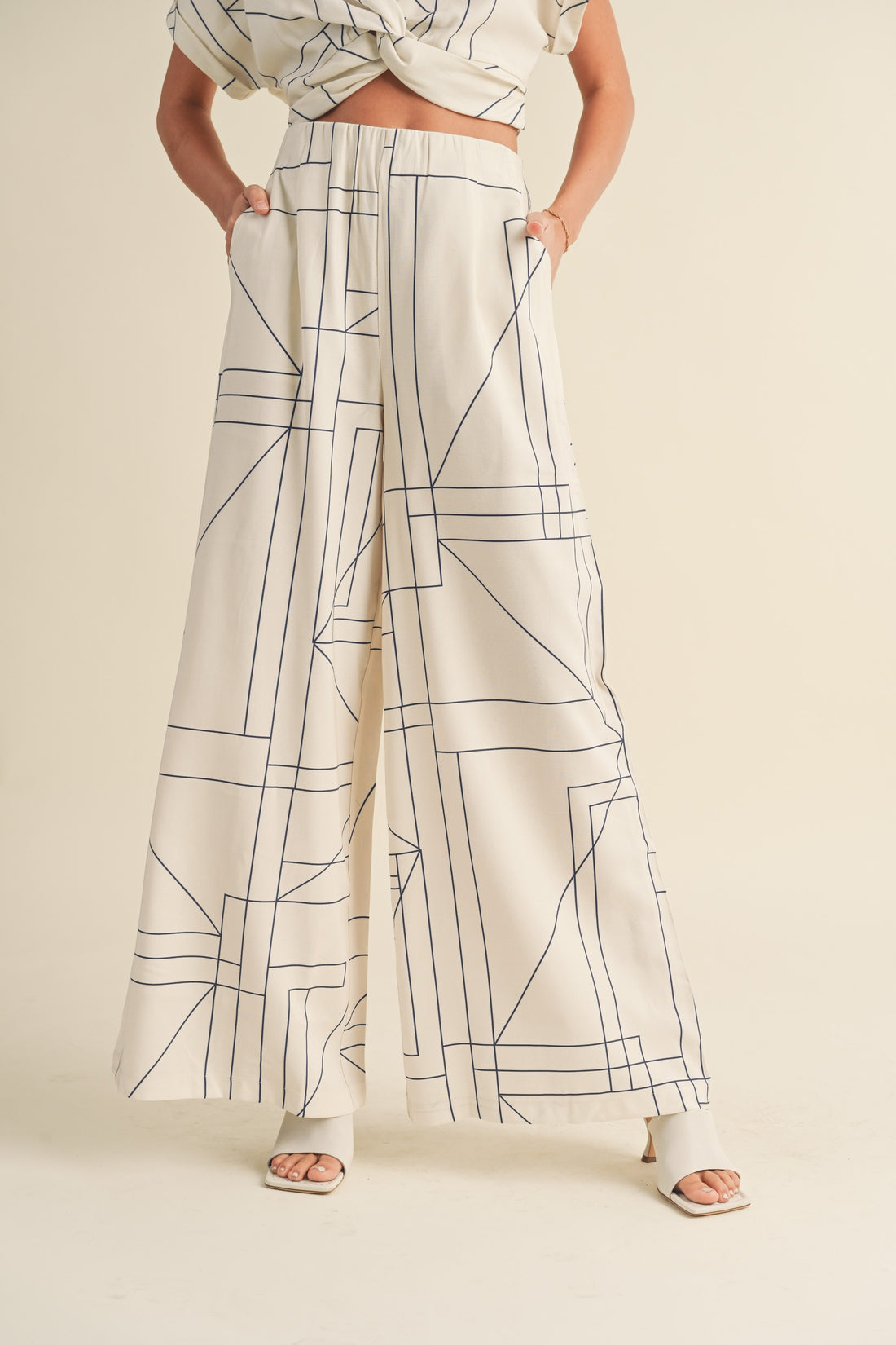 Grid Pattern Wide Leg Pants